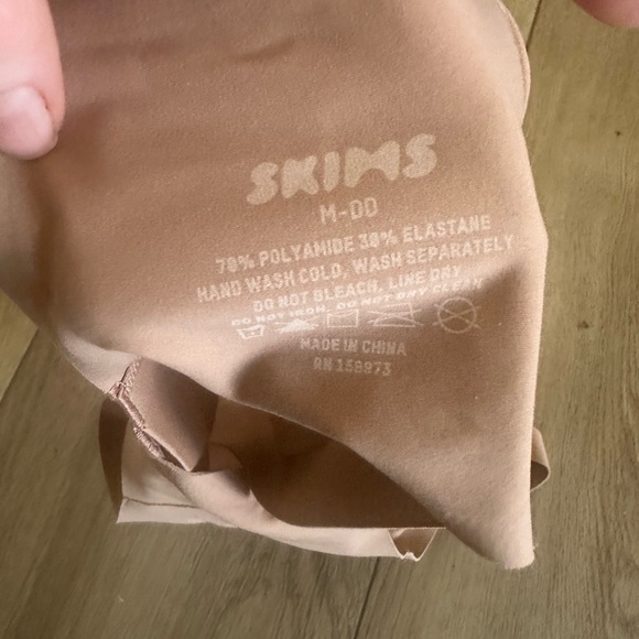 Skims Naked Scoop Bralette M-DD - Picture 4 of 4